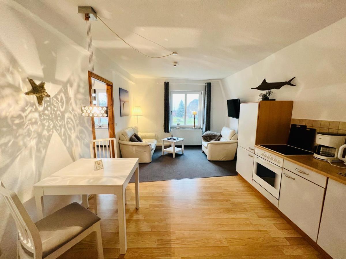Ferienwohnung Hooge mit Hafenblick